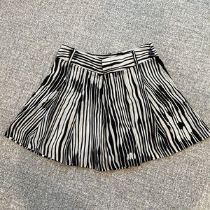Alice+Olivia striped flouncy short - size 4